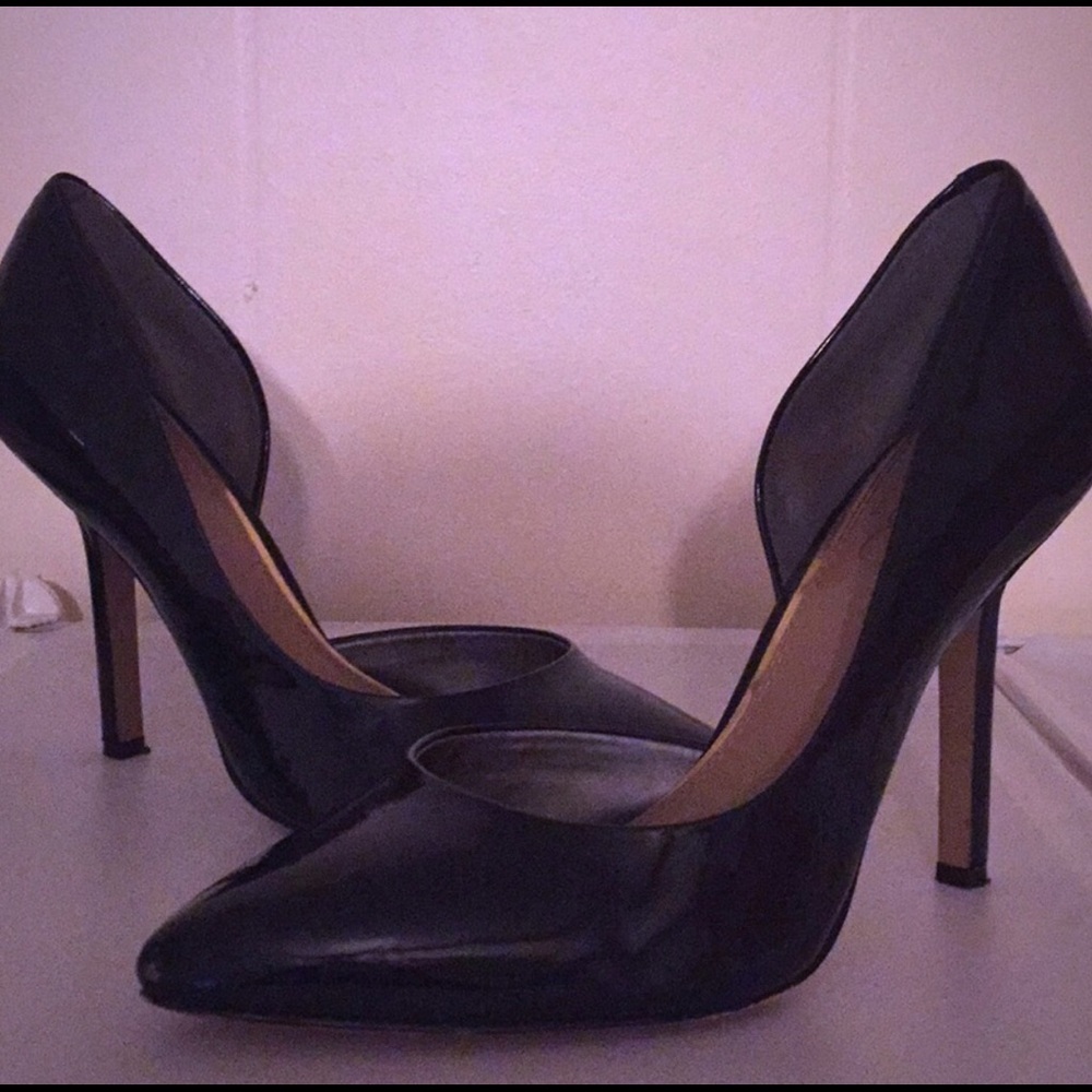 BCBG pointed toe black pumps